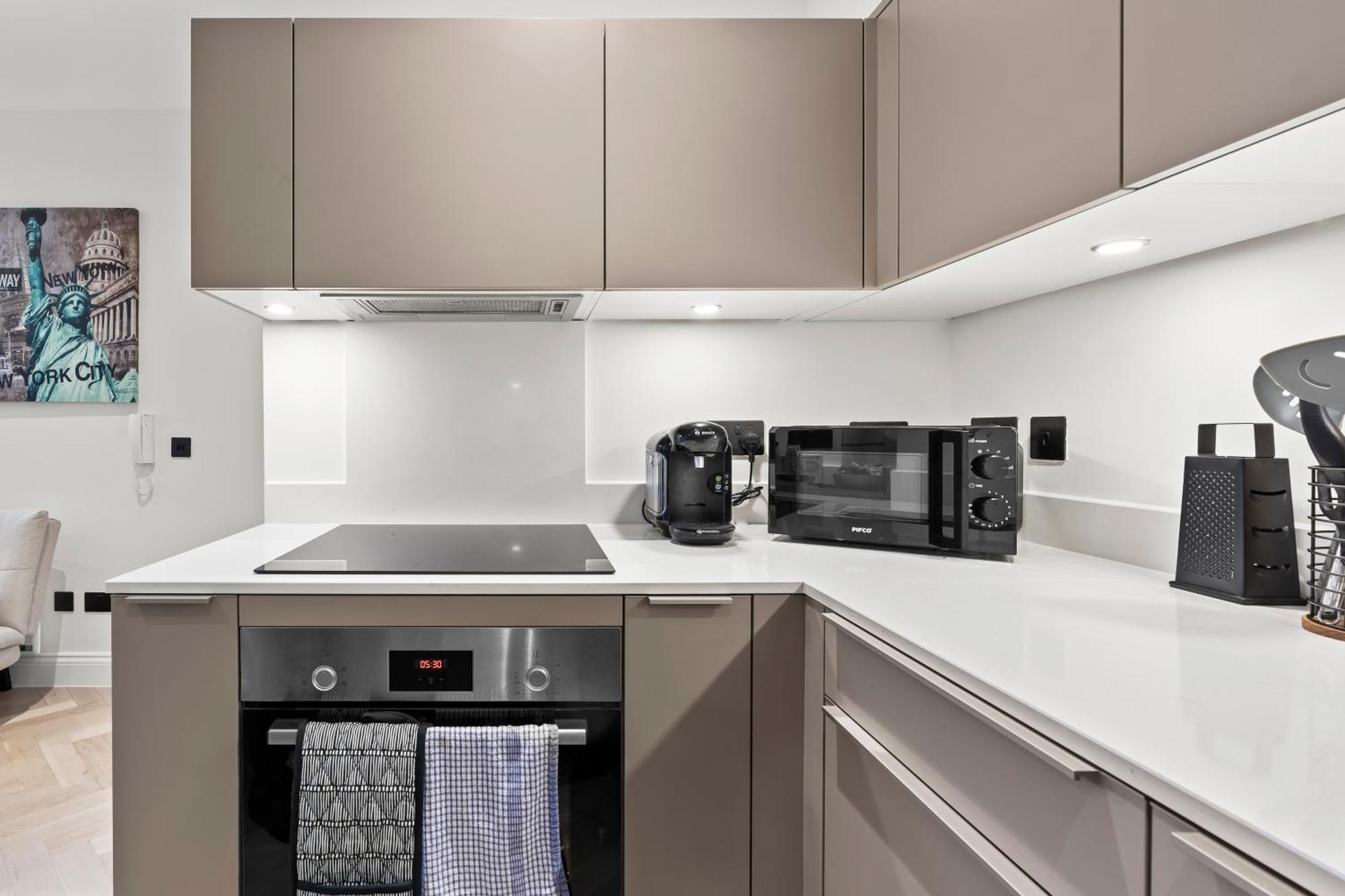 Apartment Picturesque Grade Ii Tourists Contractors Families *